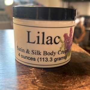 Eclectic Lady Satin and Silk Body Cream - Lilac